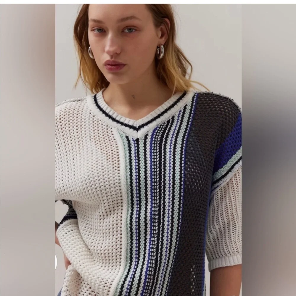 BDG UO Domino white‎ blue black crochet sweater top tee shirt Size Medium new